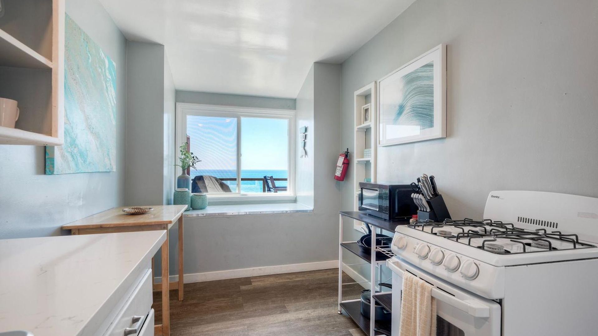 Apartment Oceanfront Unit, Private Balcony, Access, Sunset Views *