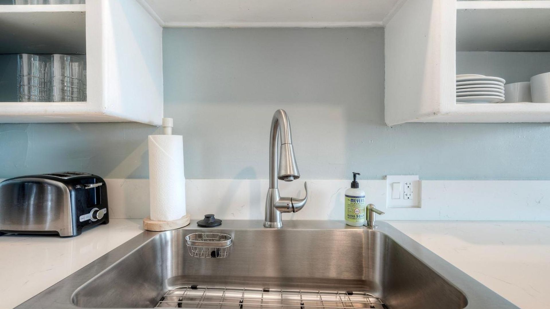Oceanfront Unit, Private Balcony, Access, Sunset Views Apartment