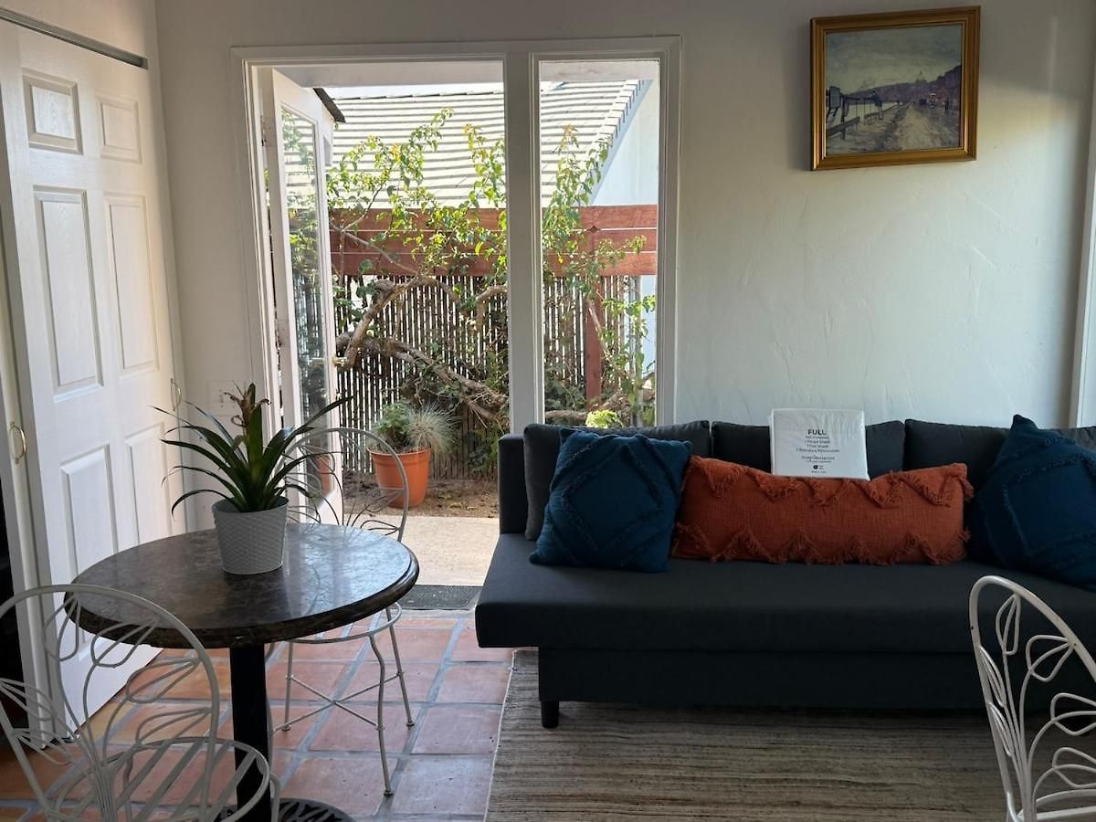 Private Pool & Retreat La Costa Apartment *