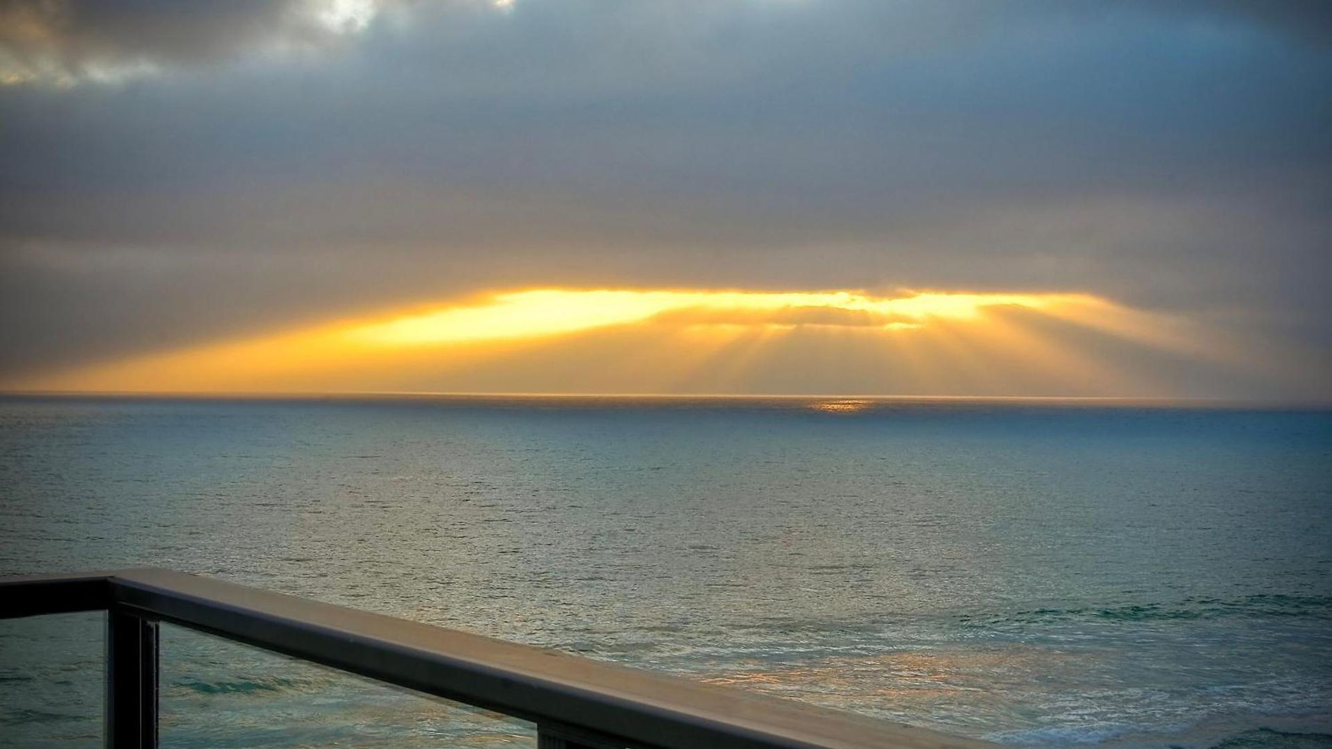 Oceanfront Unit, Private Balcony, Access, Sunset Views Carlsbad
