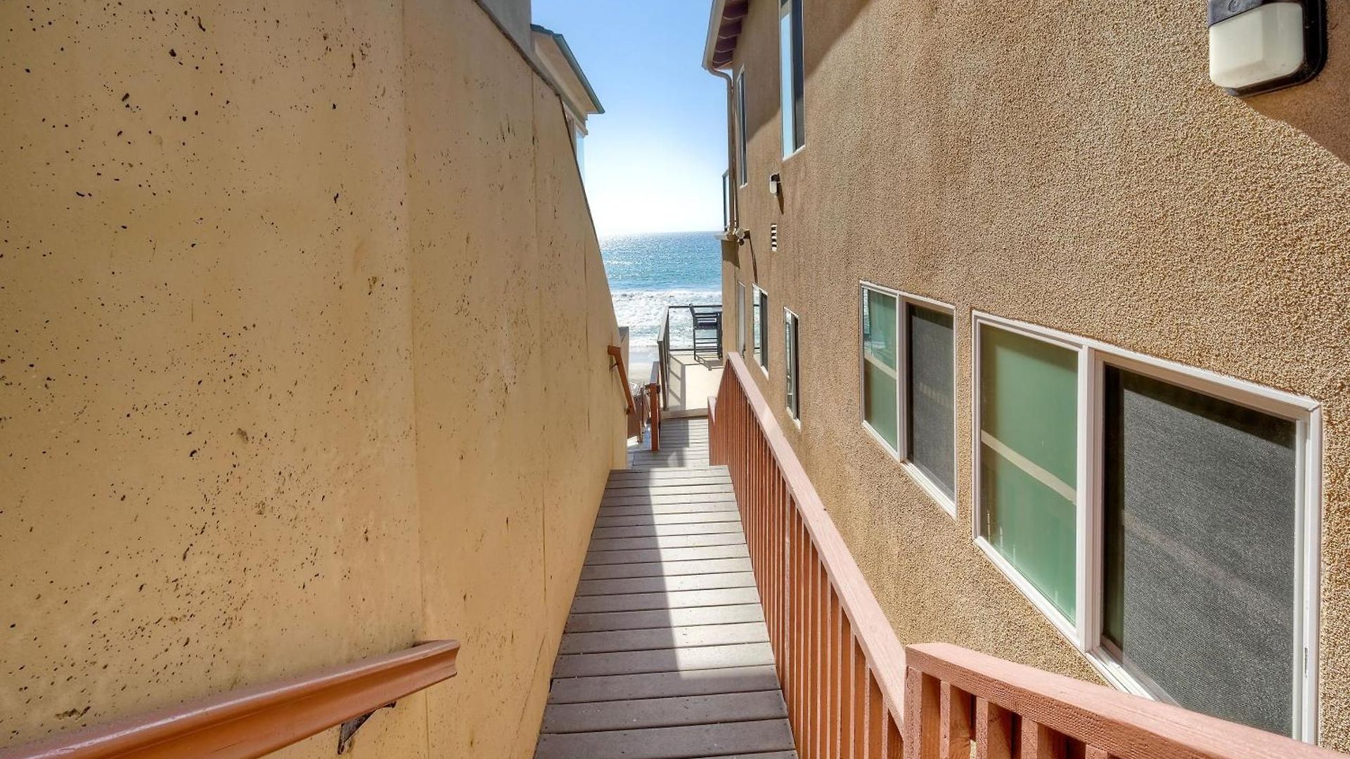 Apartment Oceanfront Unit, Private Balcony, Access, Sunset Views *