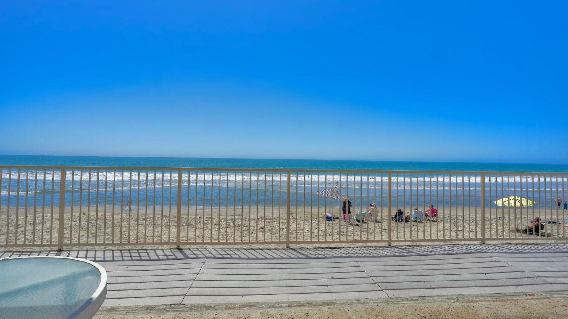 Apartment Oceanfront 2br - Private Patio - Steps To