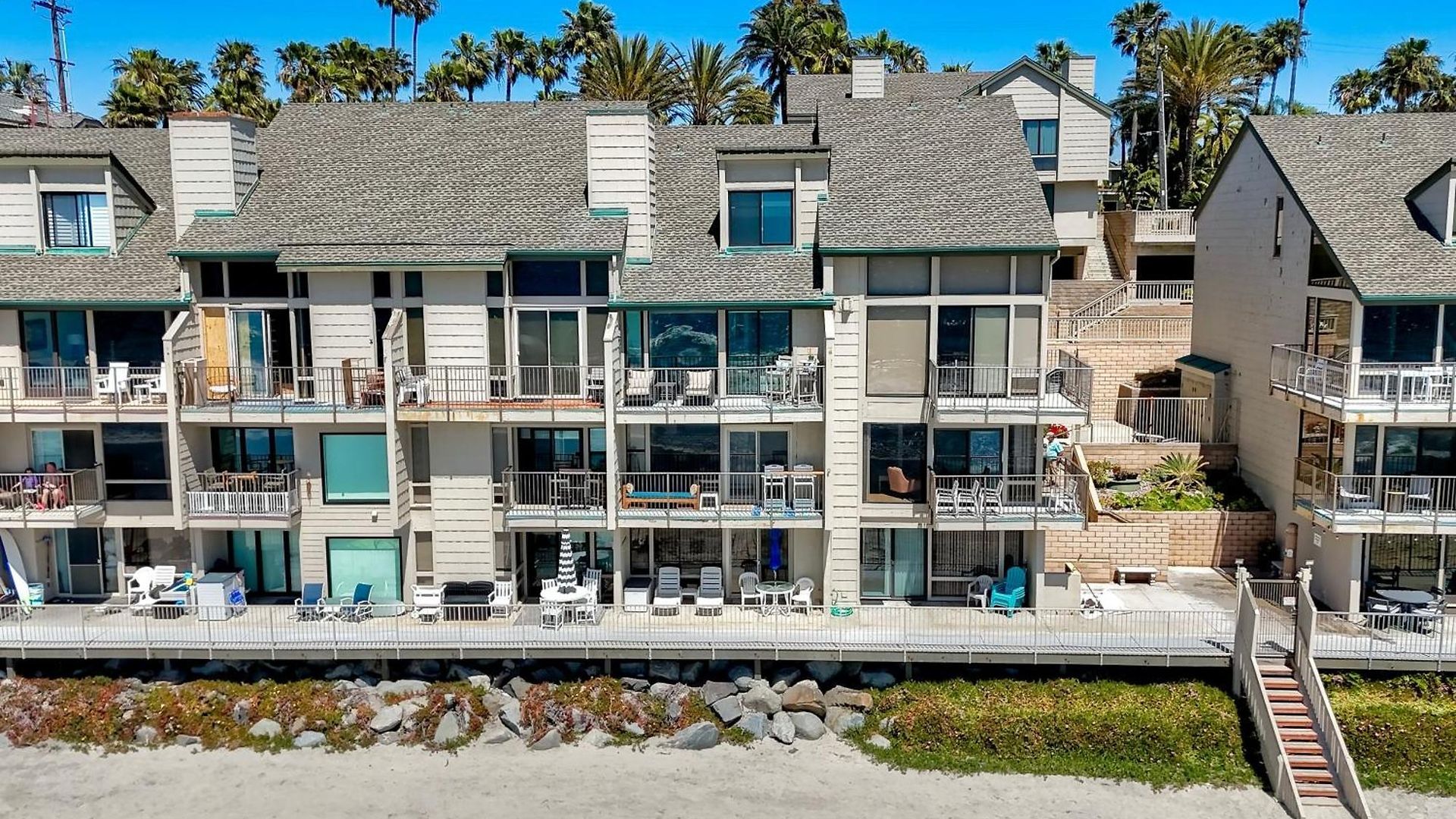 Apartment Oceanfront 2br - Private Patio - Steps To