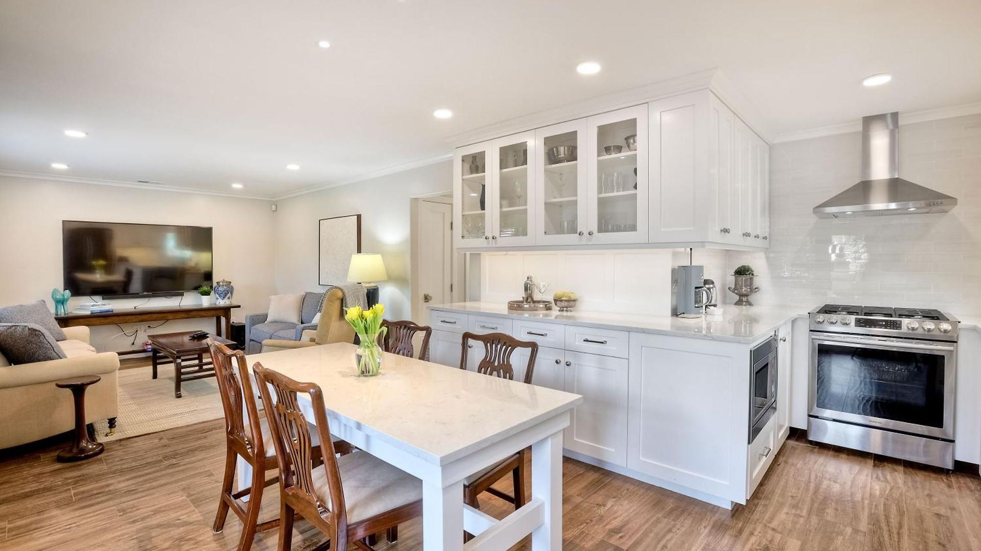 3080 Lincoln - Unit 24