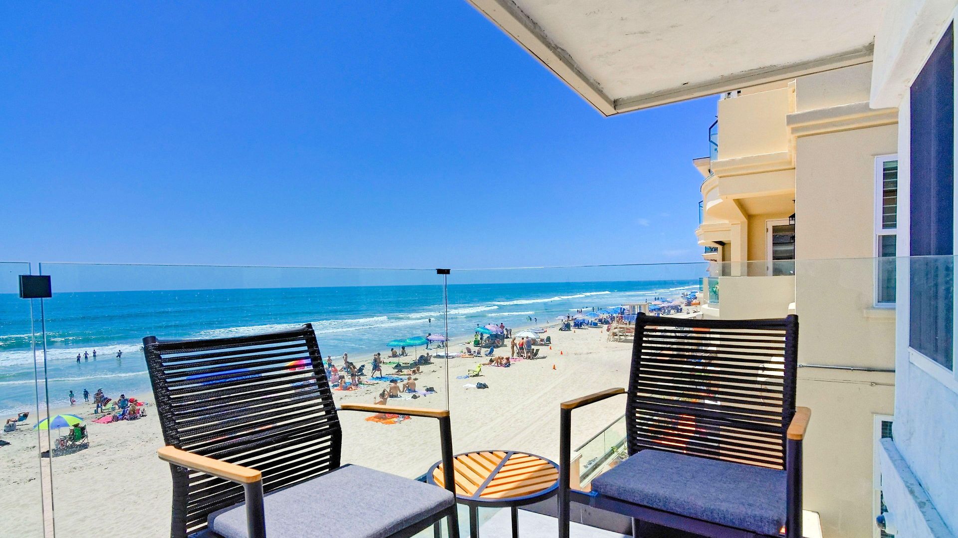 Ocean Front 4*