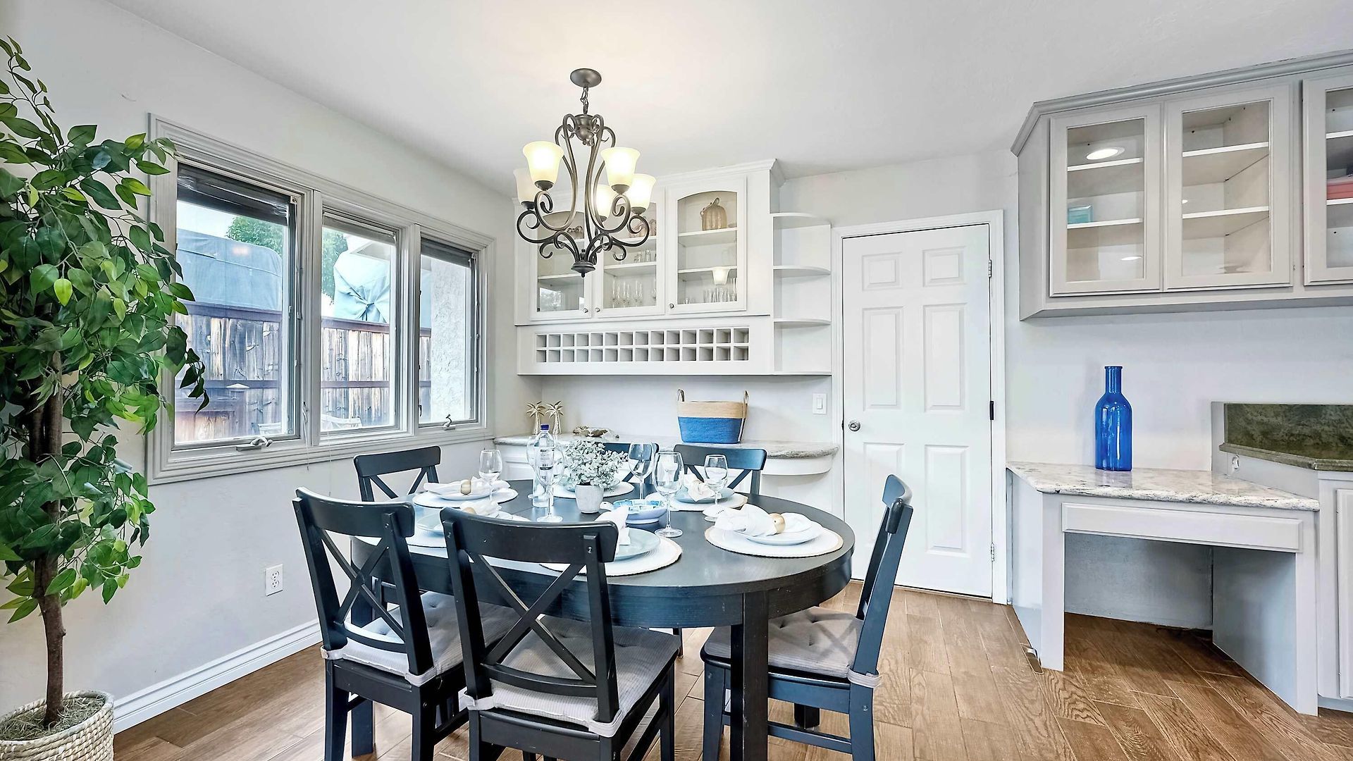 Holiday home Charm - 3br Stunner