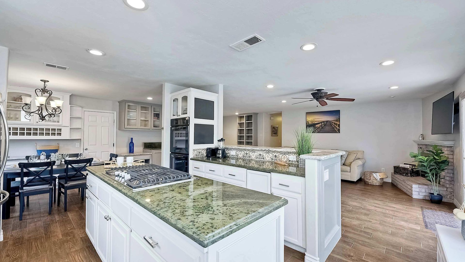 Holiday home Charm - 3br Stunner *