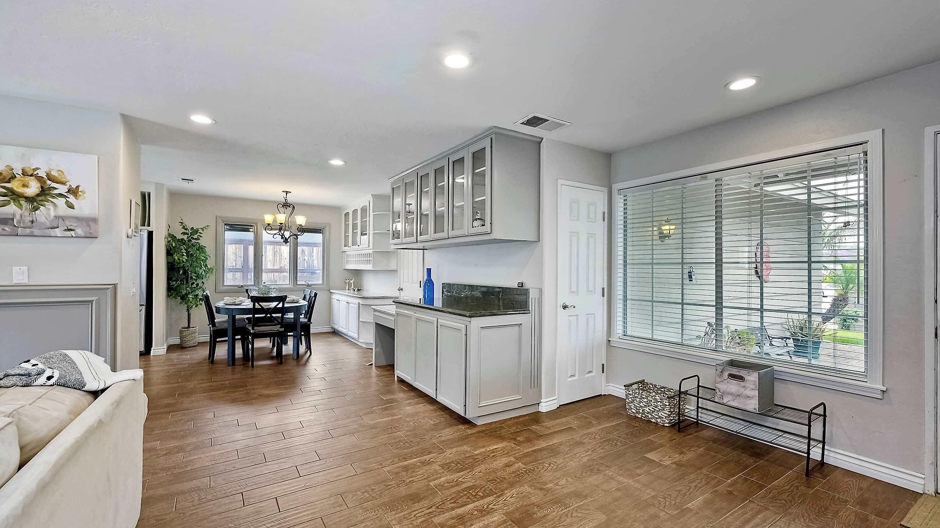 Holiday home Charm - 3br Stunner