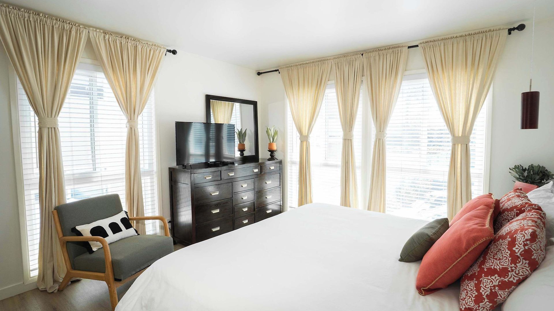 Beachwalk Aparthotel 4*
