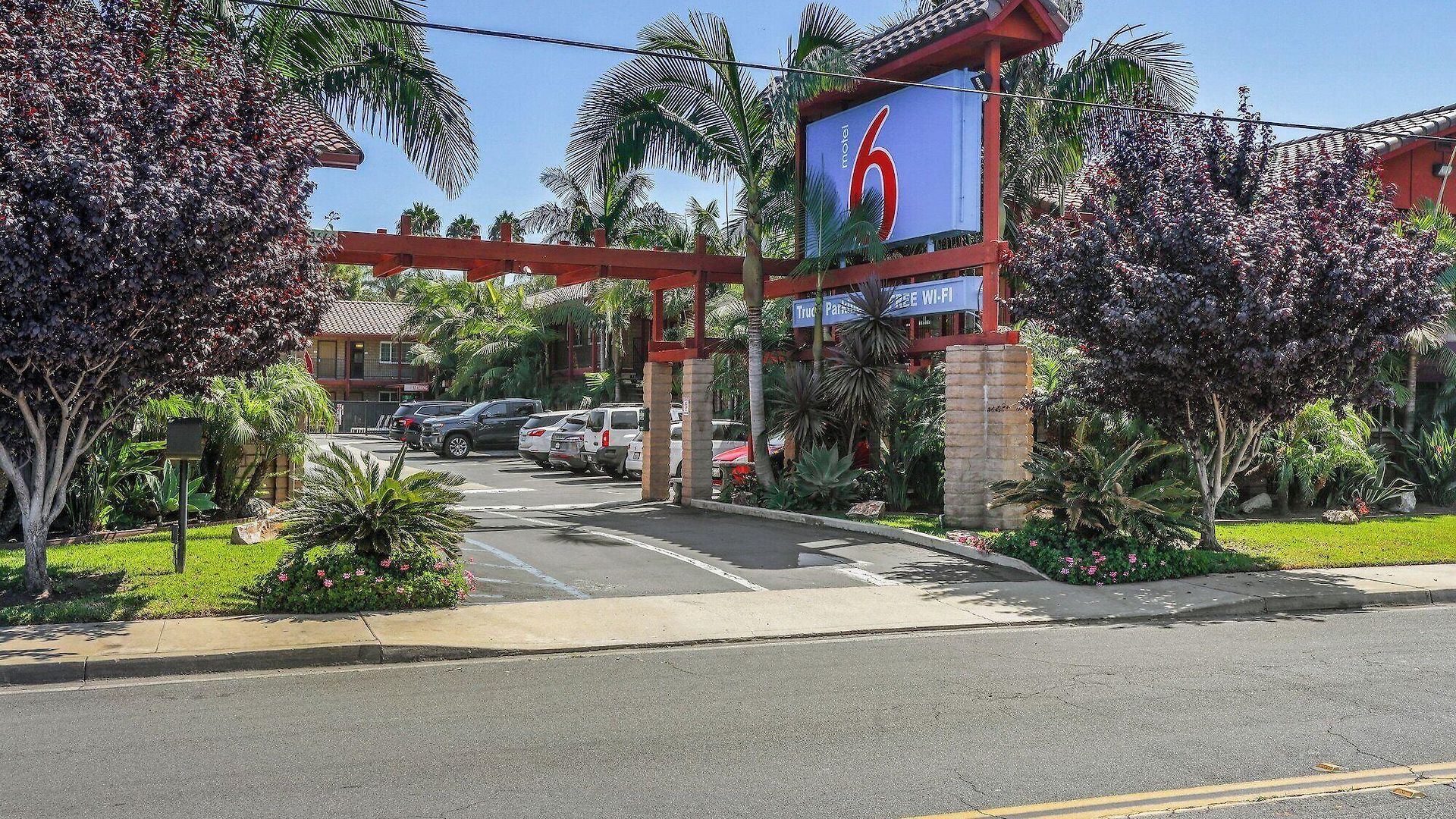 Hotel Motel 6 Carlsbad Village, Ca - Near Legoland