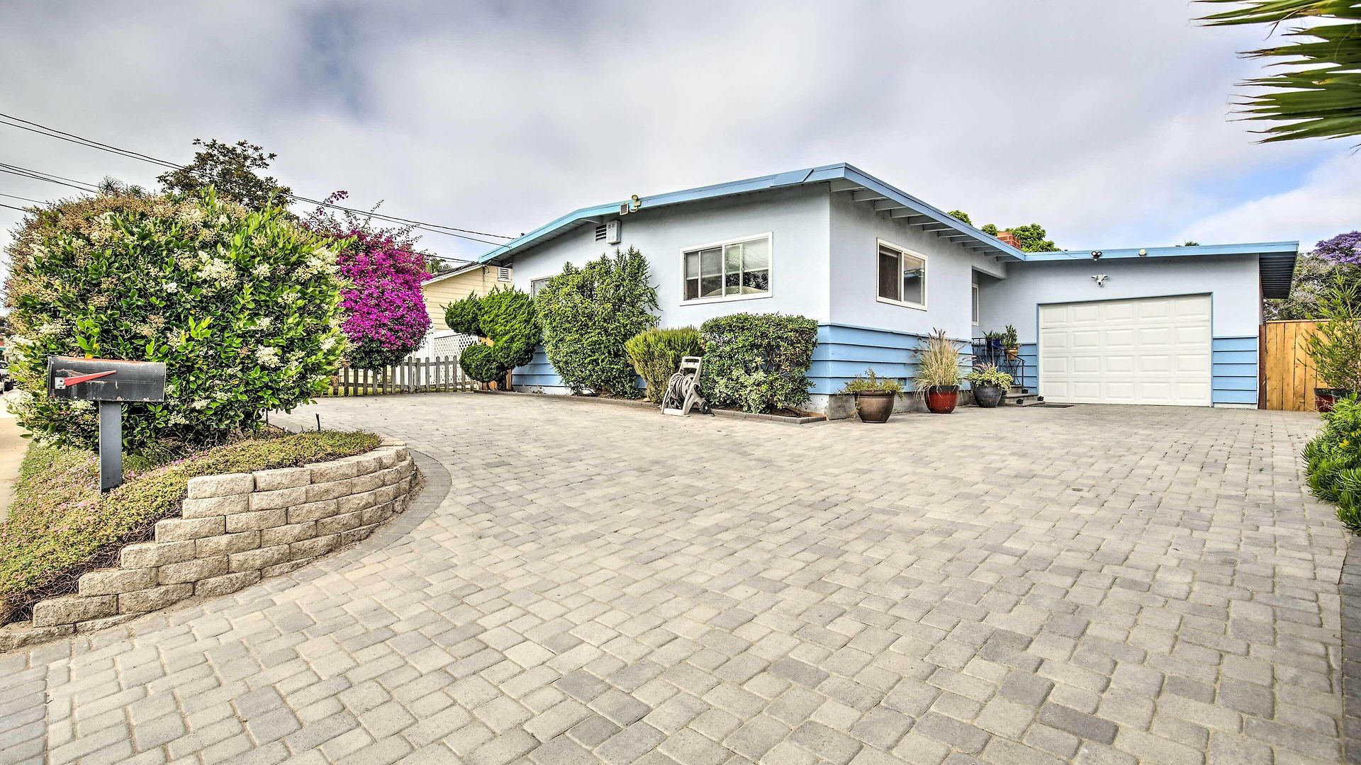 Coastal Home: 1 Mi To & Downtown