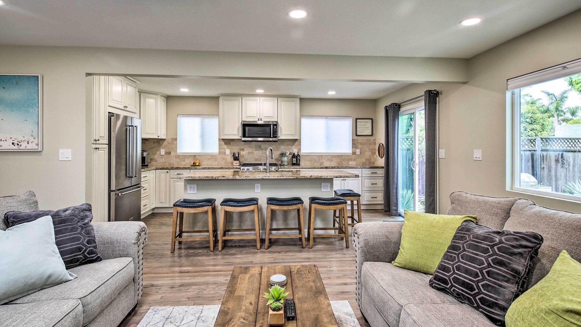 Coastal Home: 1 Mi To & Downtown Holiday home