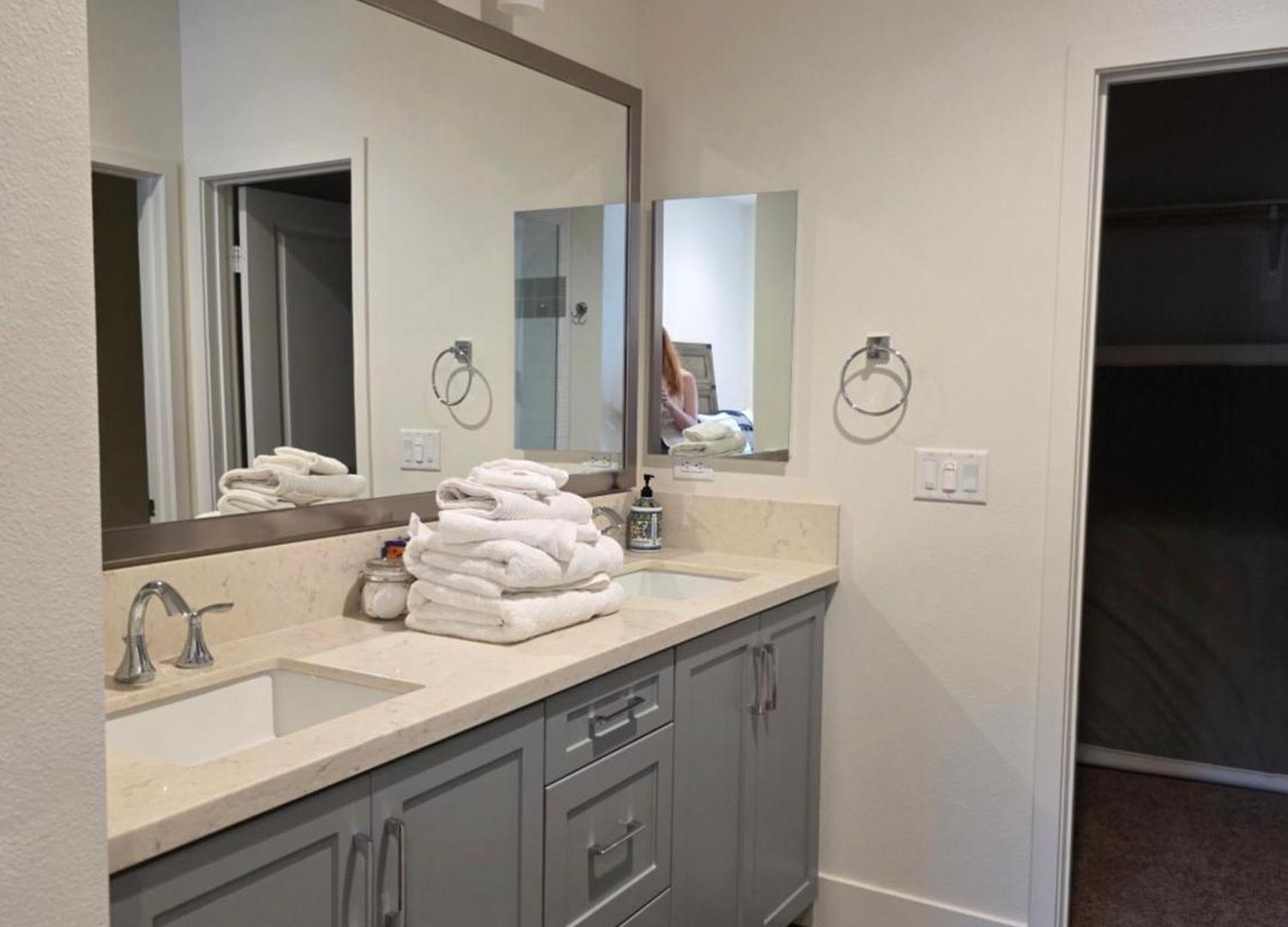 Master Bedroom-2 With Bathroom, Parking, Balcony 4-min Walking To The & Downtown In * Carlsbad