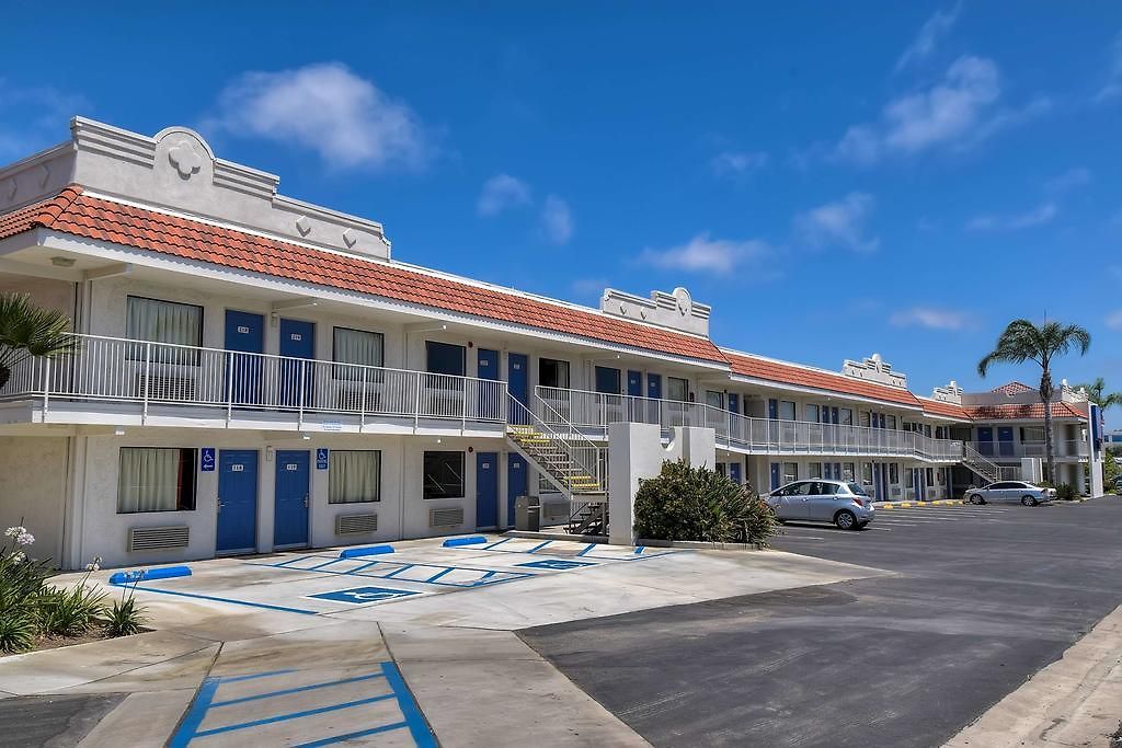 Hotel 6-carlsbad, Ca - East Near Legoland