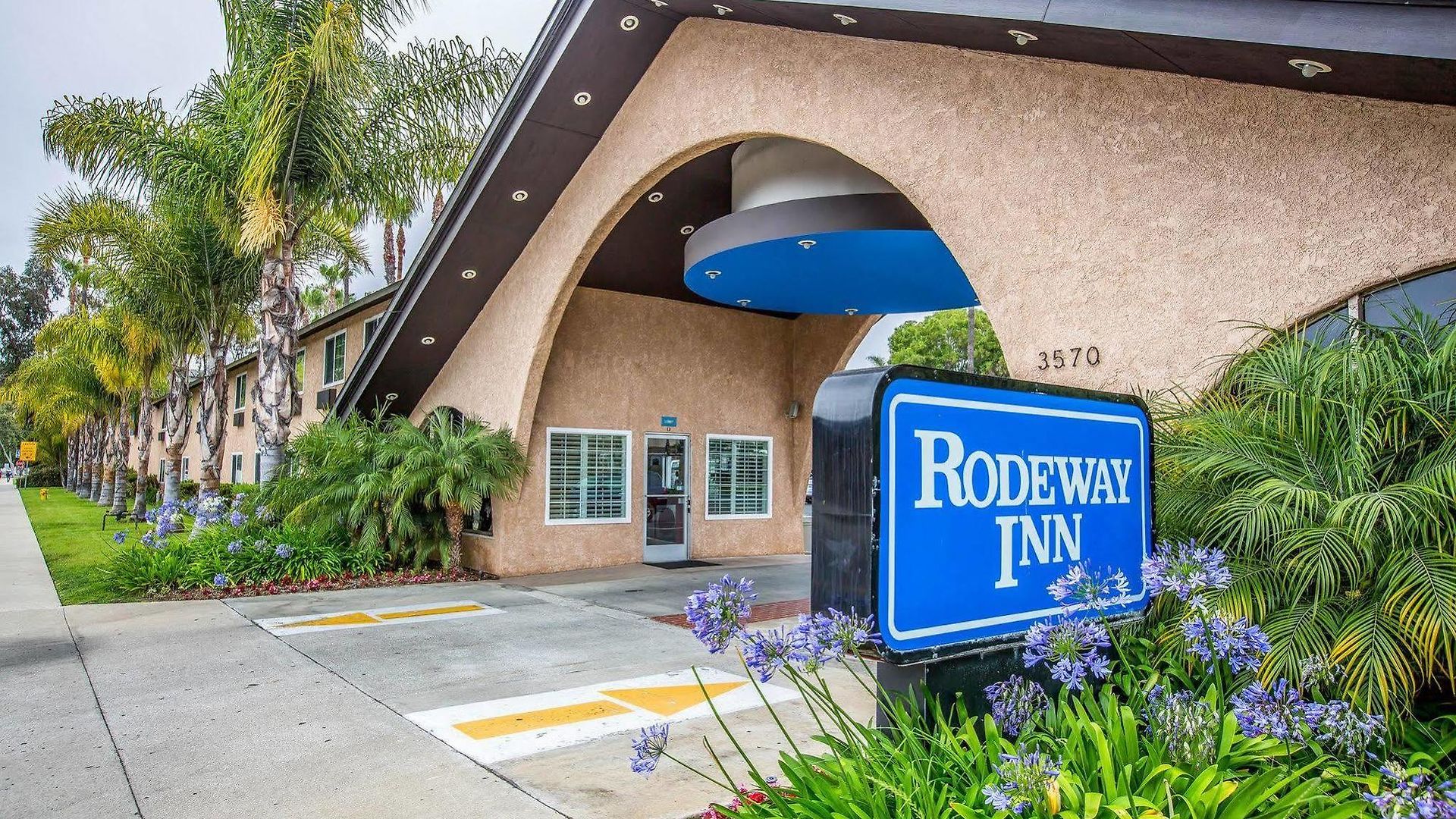 Rodeway Hotel 3*