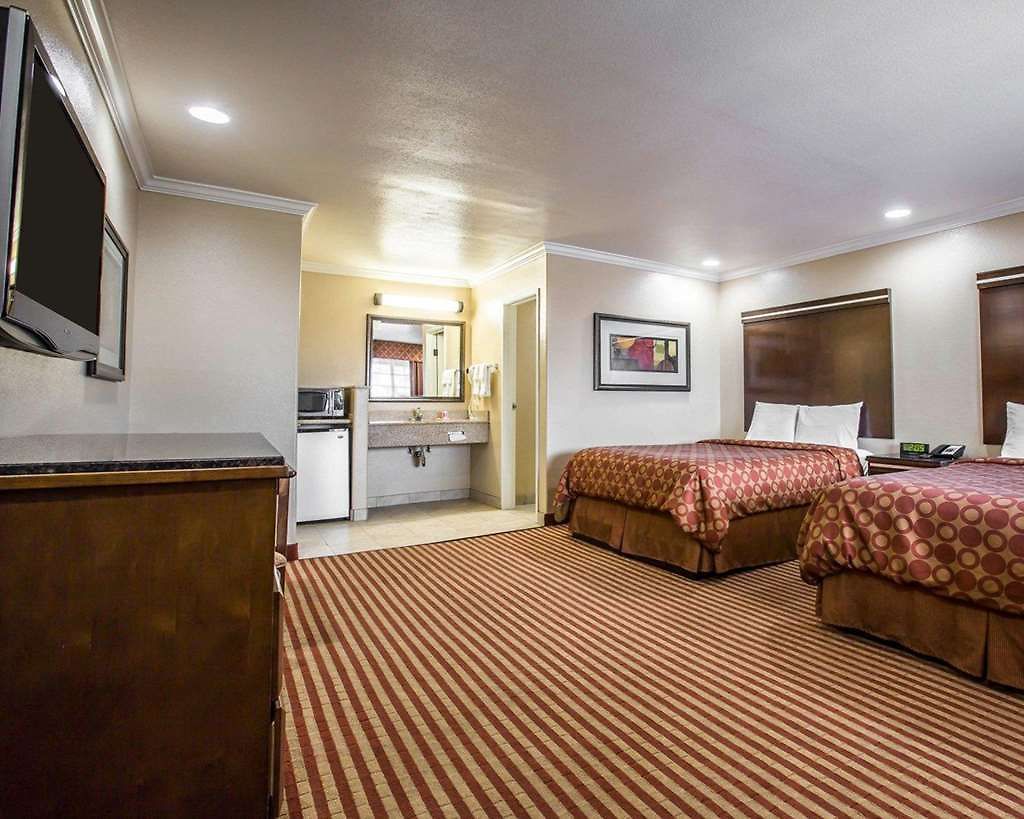 6 Carlsbad, Ca- North 3* Carlsbad