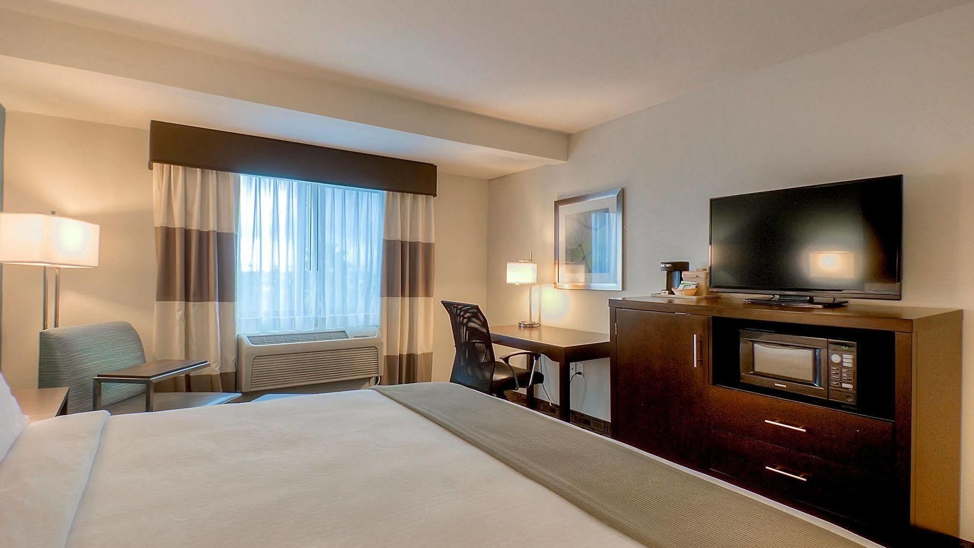 Express & By Ihg Hotel 3*