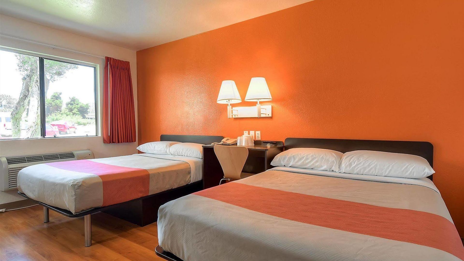 Hotel 6-carlsbad, Ca - Village