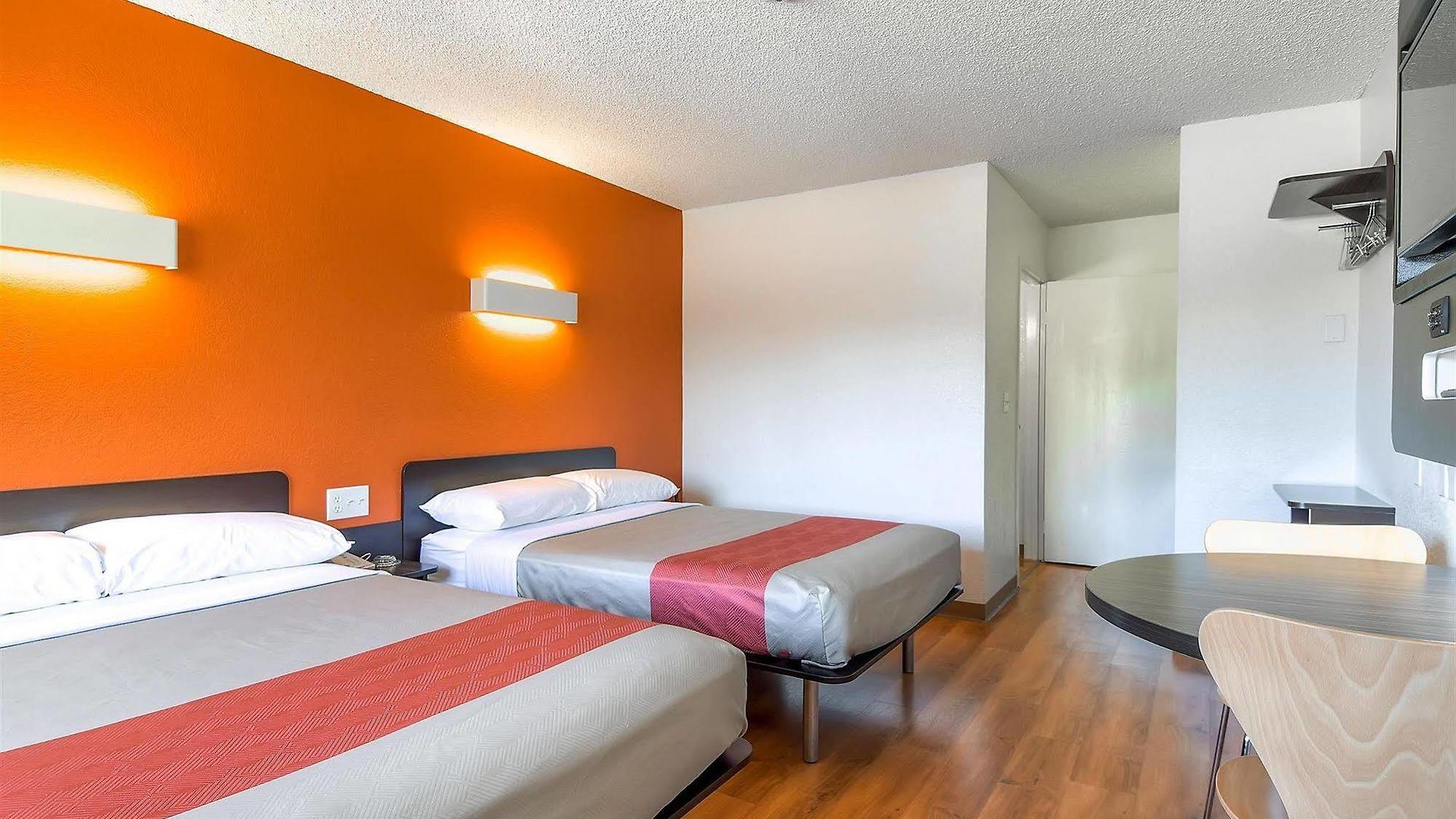 Hotel 6-carlsbad, Ca - Village Carlsbad