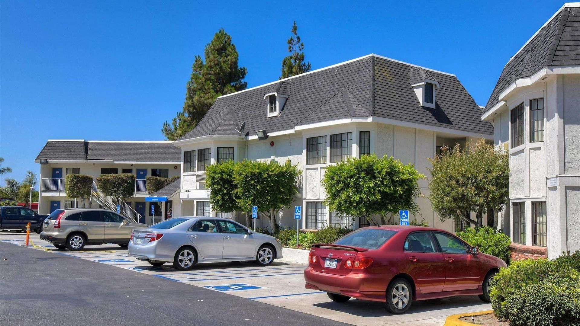 6-carlsbad, Ca - Village Hotel