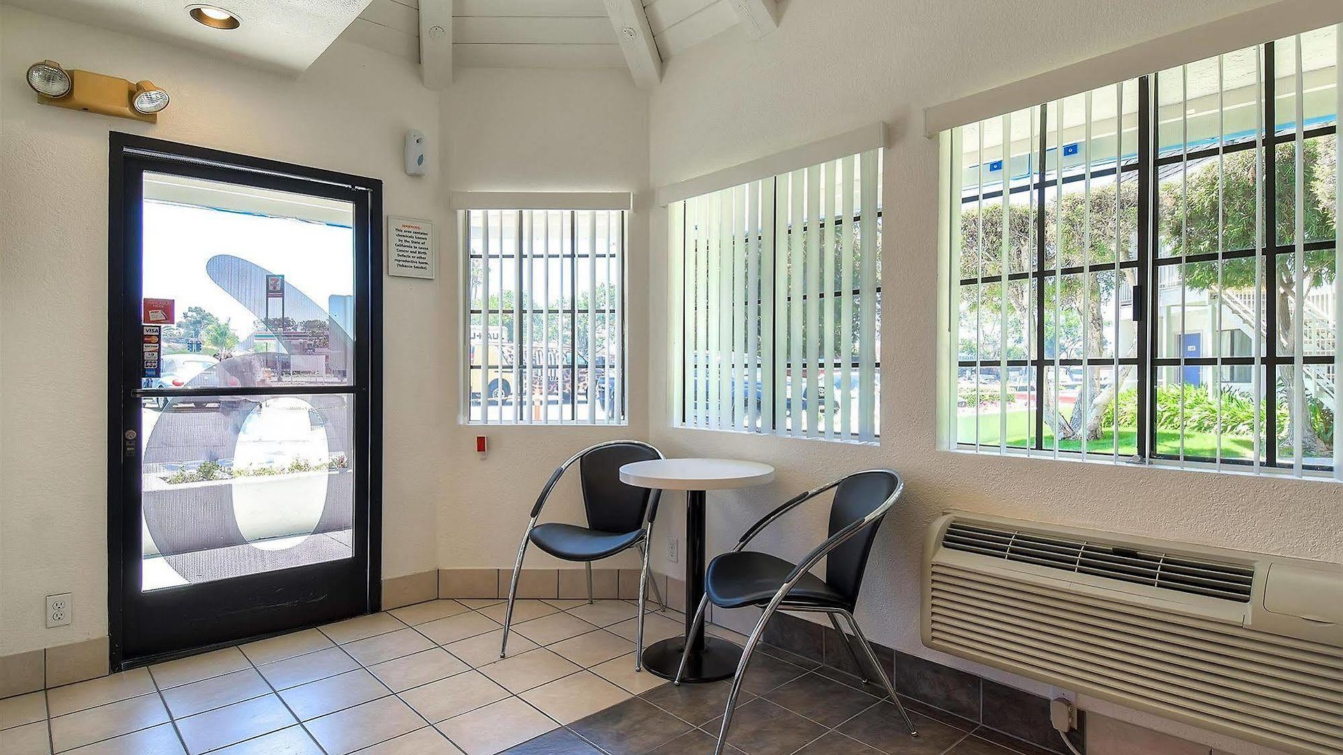 6-carlsbad, Ca - Village Hotel 2*