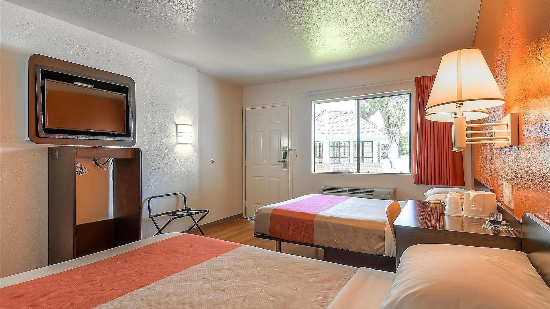 6-carlsbad, Ca - Village Hotel Carlsbad