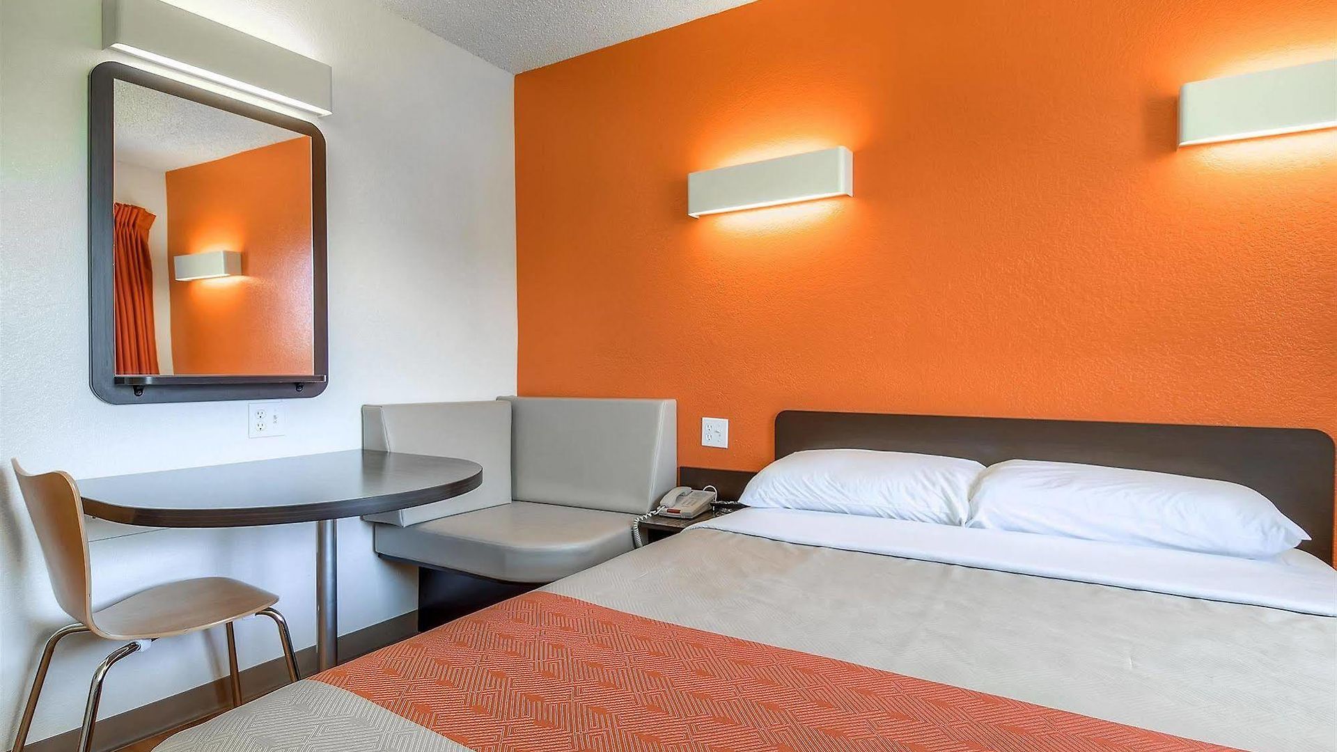Hotel 6-carlsbad, Ca - Village Carlsbad