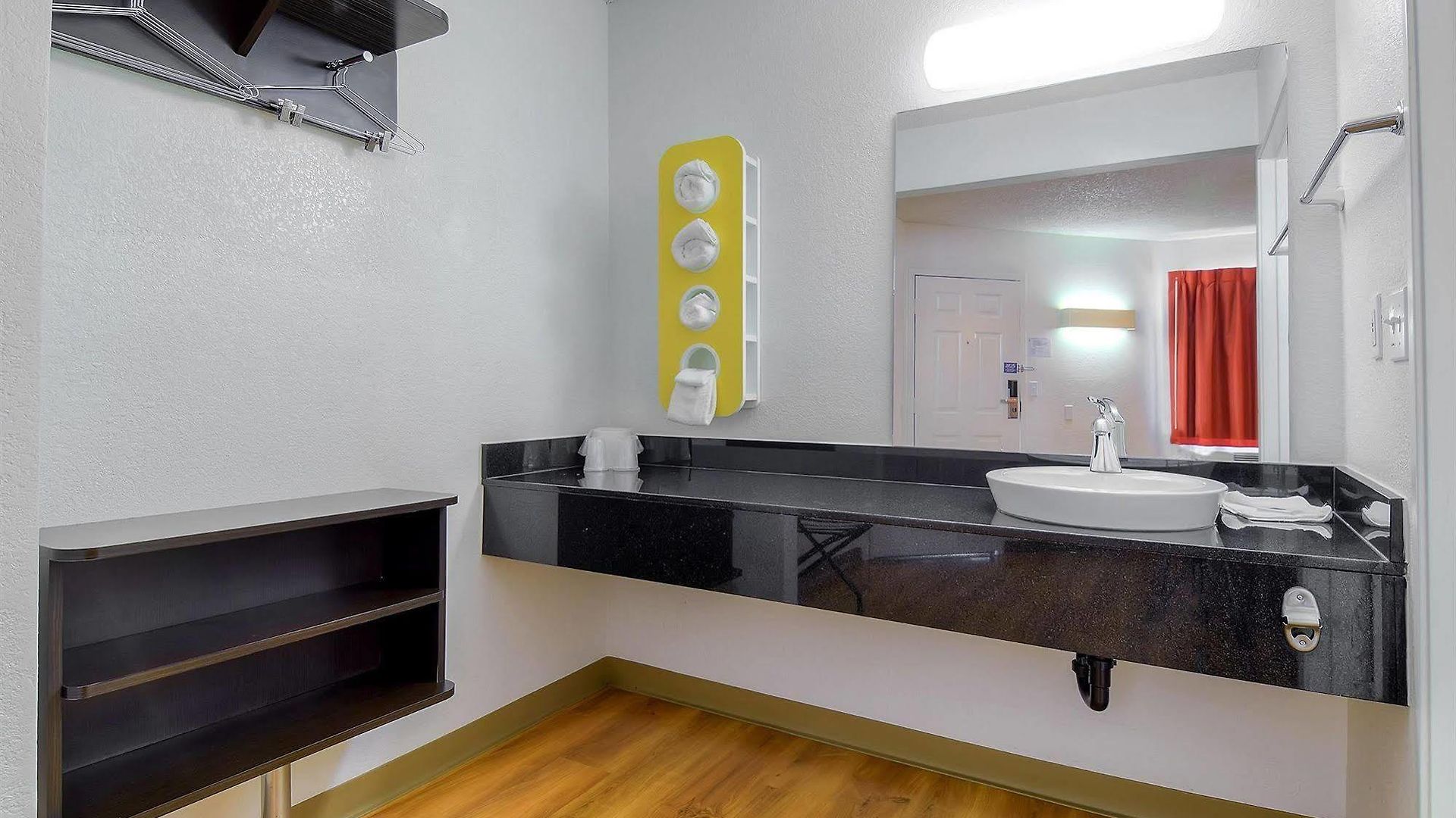 Hotel 6-carlsbad, Ca - Village 2*