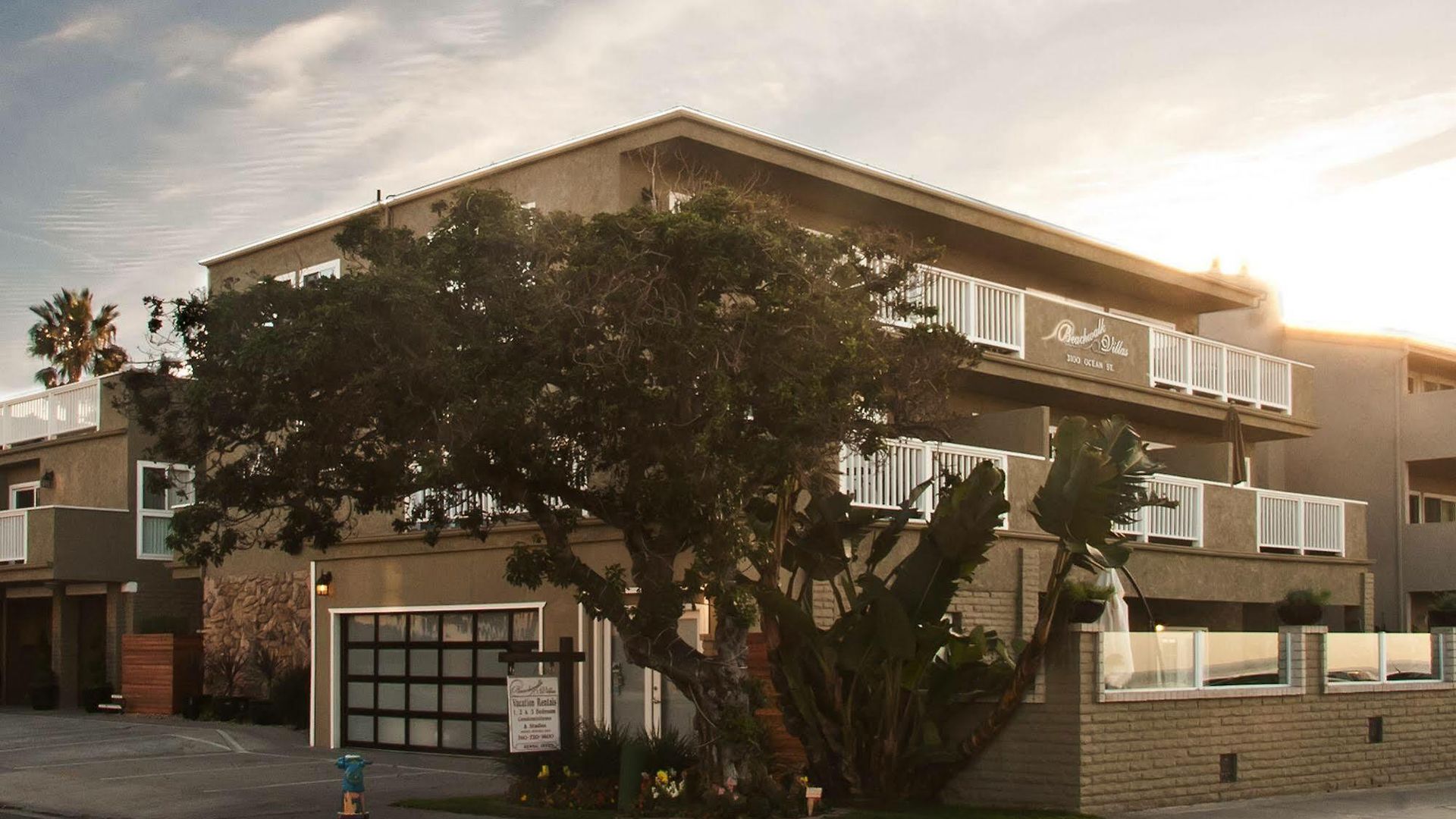 Beachwalk Aparthotel 4*