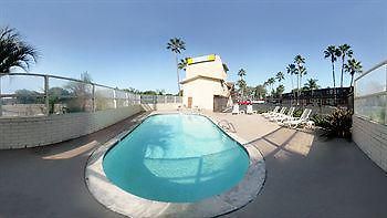 Rodeway Hotel 3*