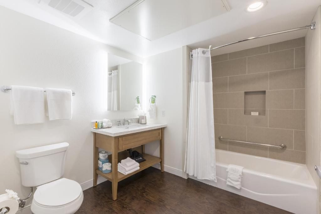 Grand Pacific Palisades Hotel