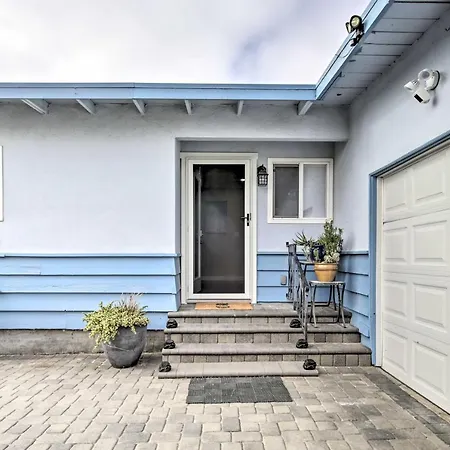 Holiday home Coastal Home: 1 Mi To & Downtown *
