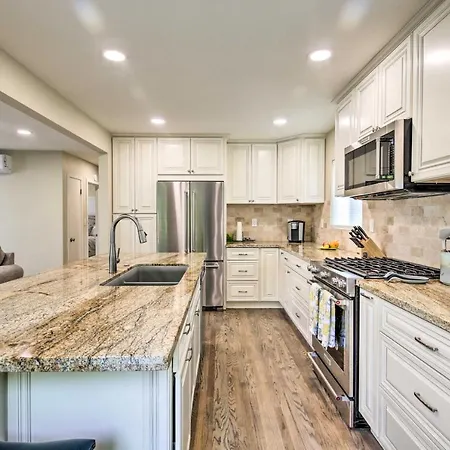 Holiday home Coastal Home: 1 Mi To & Downtown Carlsbad