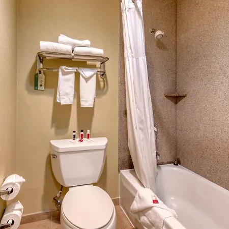 Days By Wyndham Hotel Carlsbad