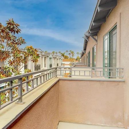 Apartment 329 Oak Ave Carlsbad