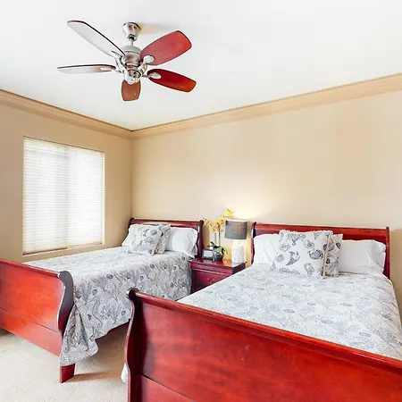 Apartment 329 Oak Ave *