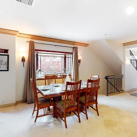 Apartment 329 Oak Ave *