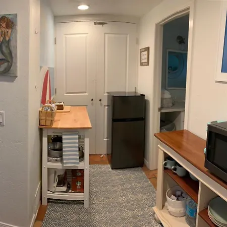 Cozy Carlsbad Village Studio Guest house