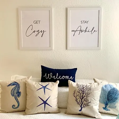 Cozy Carlsbad Village Studio * Carlsbad