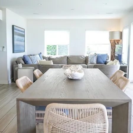 Ocean Front 4*