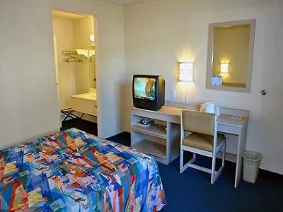 6-carlsbad, Ca - Village Hotel