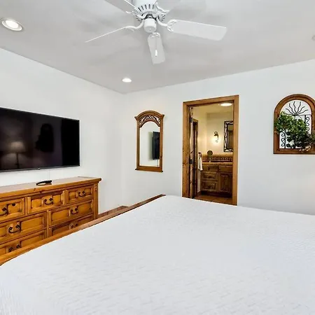 Great Group Retreat! Hacienda Decor, Spacious Floor Plan, Private Backyard Carlsbad