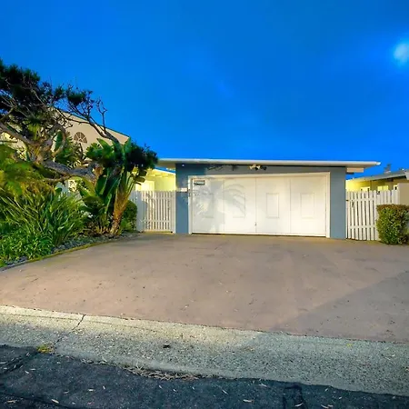 Holiday home Oceanfront With Private Access, Remodeled Kitchen