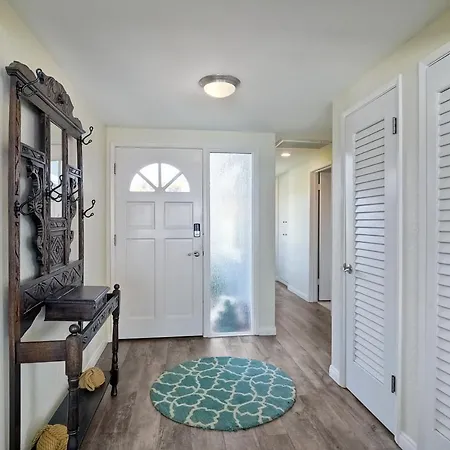 Oceanfront With Private Access, Remodeled Kitchen