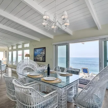 Holiday home Oceanfront With Private Access, Remodeled Kitchen *