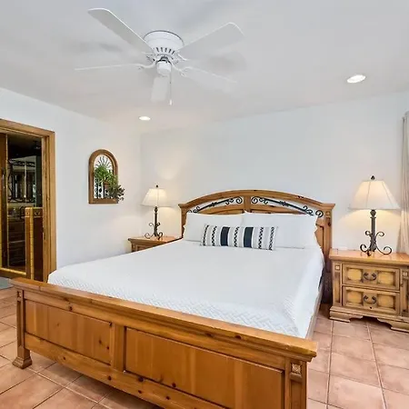 Holiday home Great Group Retreat! Hacienda Decor, Spacious Floor Plan, Private Backyard *