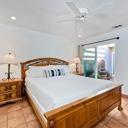 Holiday home Great Group Retreat! Hacienda Decor, Spacious Floor Plan, Private Backyard