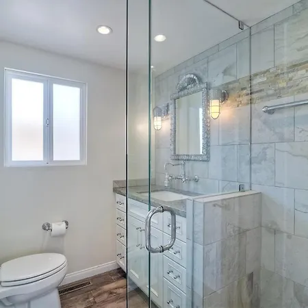 Oceanfront With Private Access, Remodeled Kitchen Holiday home *