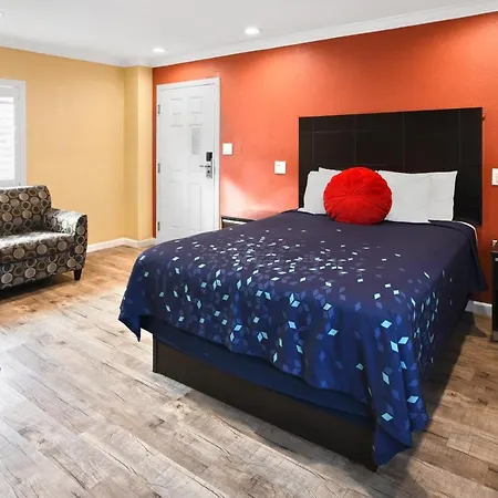 Scandia Motel *