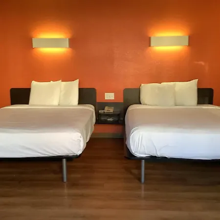Hotel Village *